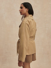 Load image into Gallery viewer, VARLEY MADDOX SHORT TRENCH - LIGHT TAN