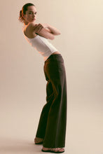 Load image into Gallery viewer, PISTOLA JADYN LOW SLUNG PALAZZO JEAN - BRUNA