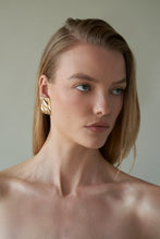 Load image into Gallery viewer, LILI CLASPE ADVA CLIP-ON EARRINGS - GOLD