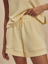 Load image into Gallery viewer, VARLEY ATRIUM HIGH-RISE SHORT 4.5" - ANISE FLOWER
