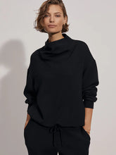 Load image into Gallery viewer, VARLEY BETSY SWEAT - BLACK
