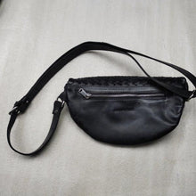 Load image into Gallery viewer, MAURITIUS PARKER CROSS BODY BAG - BLACK
