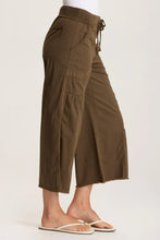 Load image into Gallery viewer, XCVI SEAVER POPLIN WIDE LEG CROP PANT - WESTGATE
