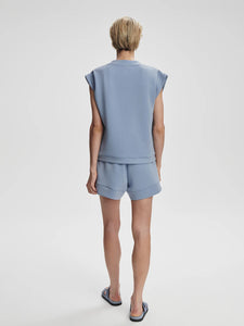 VARLEY OTIS SLEEVELESS SWEAT - RAIN BLUE