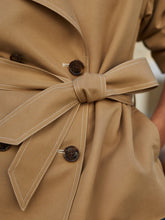 Load image into Gallery viewer, VARLEY MADDOX SHORT TRENCH - LIGHT TAN
