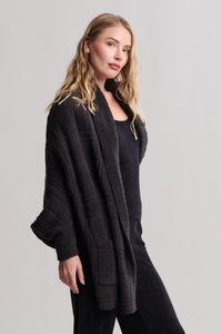BAREFOOT DREAMS COZYCHIC COTTON TONAL PLAID BLANKET WRAP - CARBON