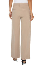 Load image into Gallery viewer, LIVERPOOL KELSEY WIDE LEG TROUSER - BISCUIT TAN
