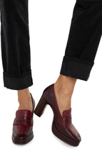 Load image into Gallery viewer, LIVERPOOL MARLEY GIRLFRIEND CUFFED CORDUROY - ONYX
