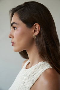 LILI CLASPE SMALL ARLO EARRINGS - GOLD