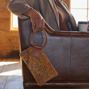 HOBO SABLE WRISTLET - HARVEST WHEAT HAIR-ON