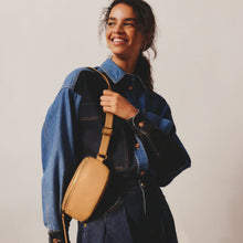 Load image into Gallery viewer, HOBO FERN BELT BAG - SANDSTORM
