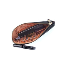 Load image into Gallery viewer, HOBO SABLE WRISTLET - BLACK
