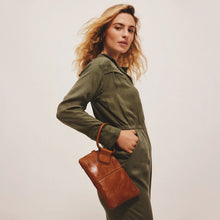 Load image into Gallery viewer, HOBO SABLE WRISTLET - TRUFFLE
