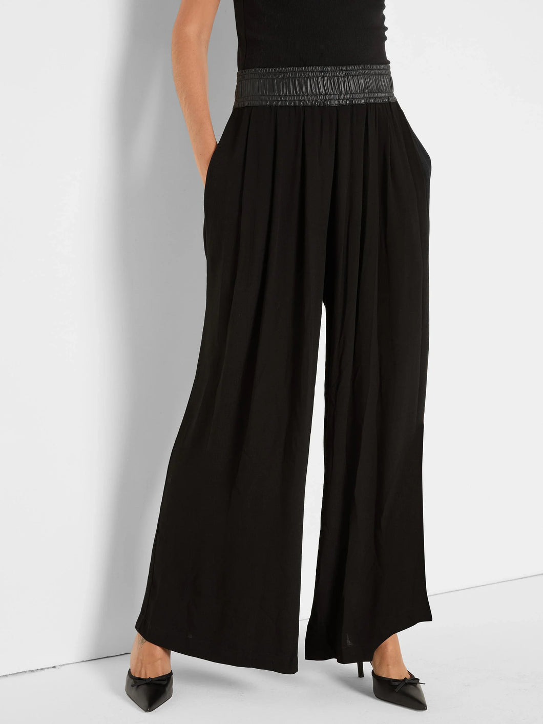 NIC+ZOE ICONIC FAUX LEATHER WAISTBAND PALAZZO PANT - BLACK ONYX
