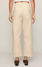 Load image into Gallery viewer, Z SUPPLY COLMAN BOWED UTILITY PANT - SOFT ECRU
