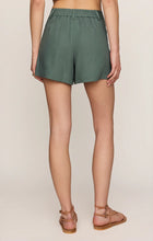 Load image into Gallery viewer, Z SUPPLY VANTAGE LINEN SHORT - EVERGLADE
