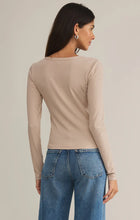 Load image into Gallery viewer, Z SUPPLY INFINITY FITTED LONG SLEEVE TEE - PARCHMENT
