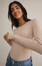 Load image into Gallery viewer, Z SUPPLY INFINITY FITTED LONG SLEEVE TEE - PARCHMENT
