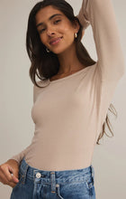 Load image into Gallery viewer, Z SUPPLY INFINITY FITTED LONG SLEEVE TEE - PARCHMENT

