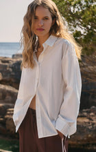 Load image into Gallery viewer, Z SUPPLY ELEVATED POPLIN BUTTON UP - WHITE
