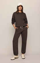 Load image into Gallery viewer, Z SUPPLY CLASSIC BOYFRIEND SWEATSHIRT - COCOA BEAN
