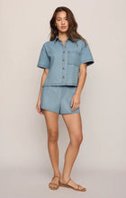 Load image into Gallery viewer, Z SUPPLY EVERYDAY DENIM BUTTON UP - COASTAL WATER

