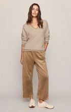 Load image into Gallery viewer, Z SUPPLY ENDURE V-NECK SWEATER - NATURAL HEATHER
