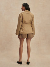Load image into Gallery viewer, VARLEY MADDOX SHORT TRENCH - LIGHT TAN
