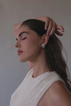 Load and play video in Gallery viewer, LILI CLASPE SMALL ARLO EARRINGS - GOLD
